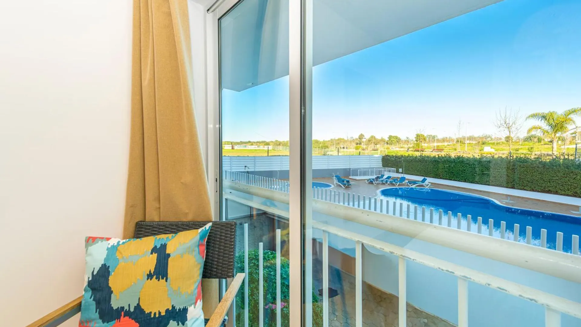 Beachside Bliss 5 Mins Beach & Waterfront - Pool - Wi-Fi - Smart Tv Tavira