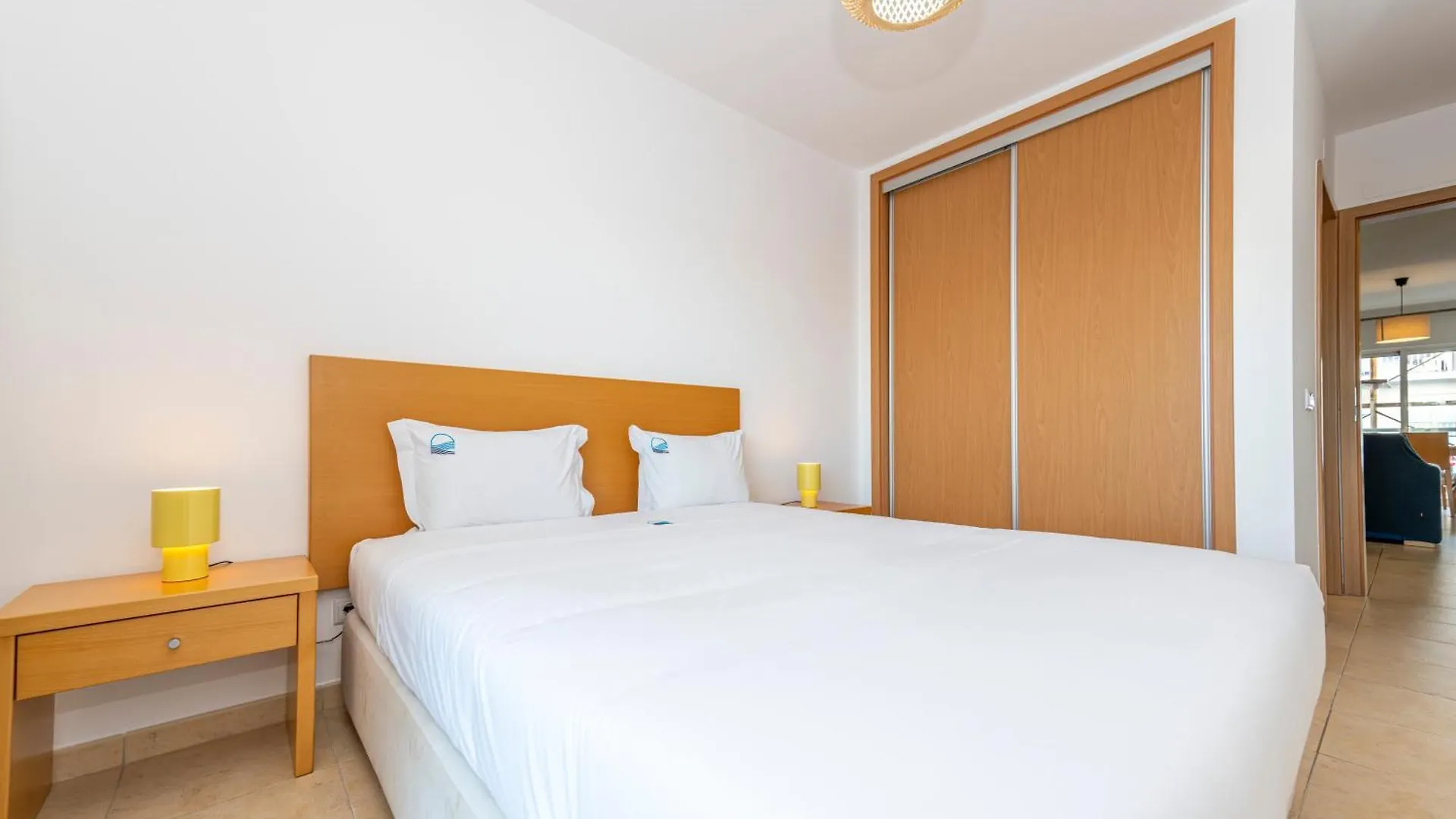 Beachside Bliss 5 Mins Beach & Waterfront - Pool - Wi-Fi - Smart Tv 타비라 아파트